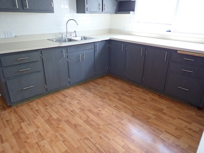 Building Photo - 929 E Clarke St