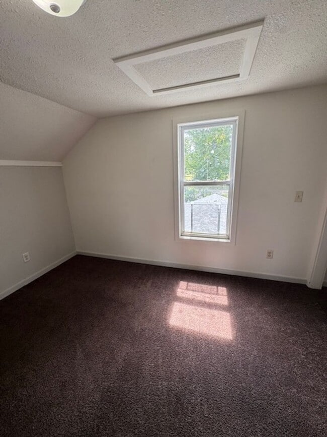Building Photo - 327 Brandriff St