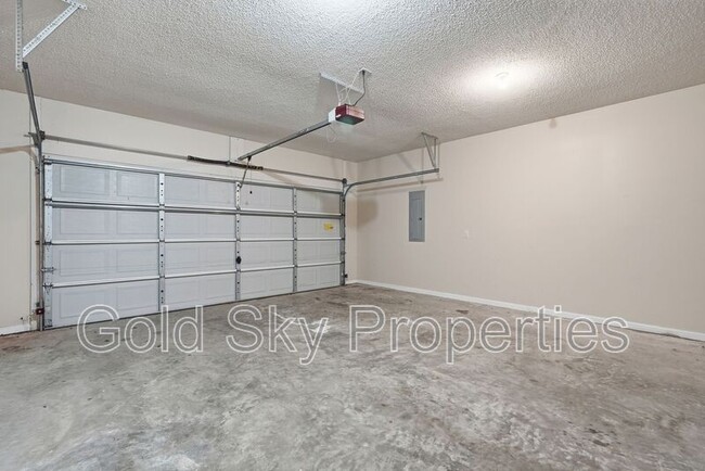 Building Photo - 124 Hall St