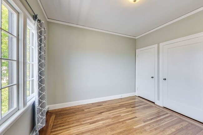 Building Photo - 6048 Monroe Ave