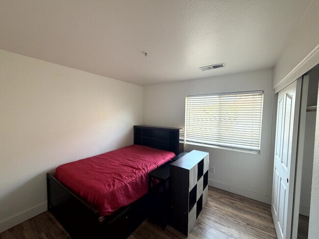 Building Photo - 1537 Oyster Bay Ct