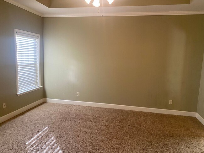 Building Photo - 3 bed / 2 bath Forest Glen