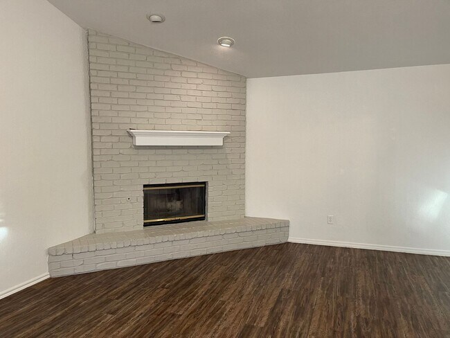 Building Photo - 3 bedroom home for rent in Edmond near W 15th Street and Santa Fe!  2 baths, 2 car garage + fence...