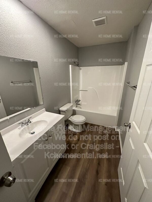 Building Photo - 551 N Somerset Terrace
