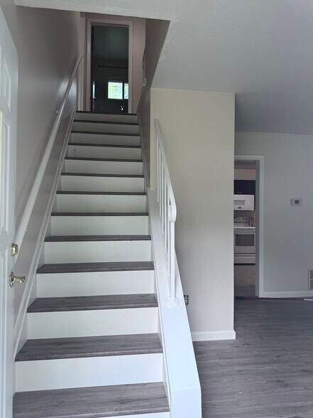 Building Photo - 5589 Goldenrod Dr