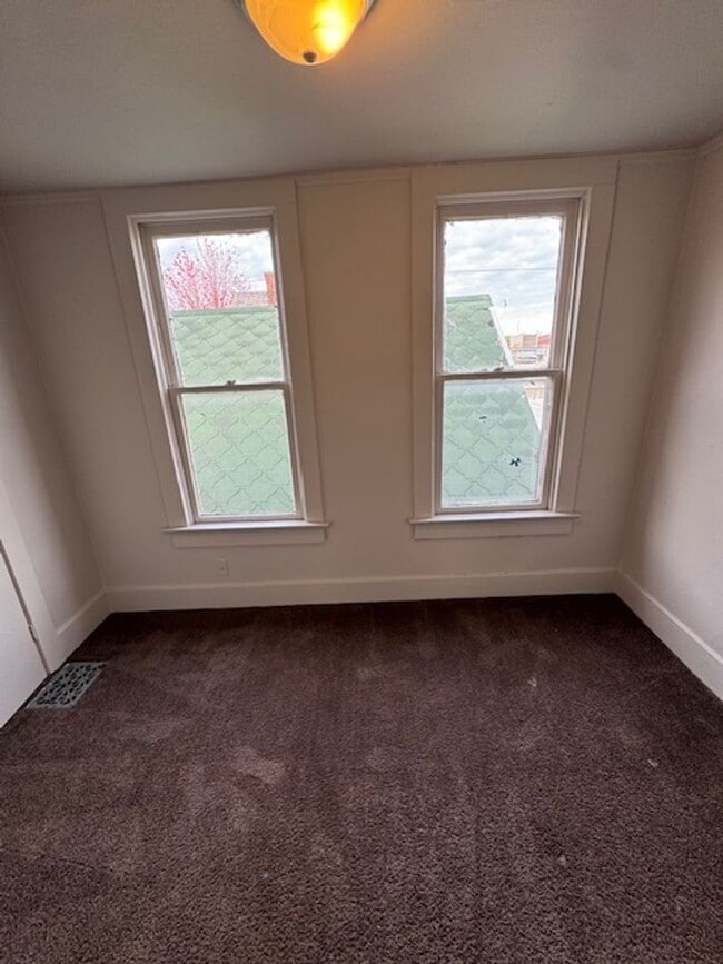 Building Photo - 312 3rd St