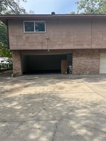 Building Photo - 902 N Nursery Rd