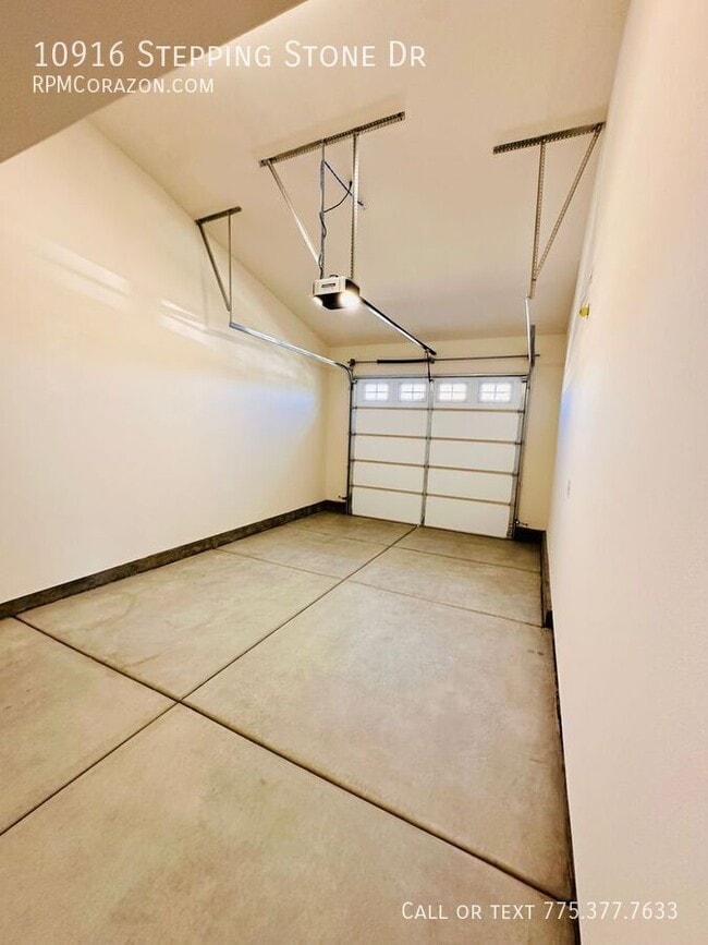 Building Photo - 10916 Stepping Stone Dr