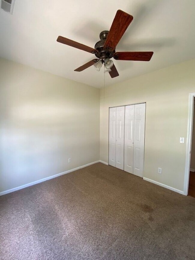 Building Photo - Welcome to this stunning 3-bedroom, 2-bath...