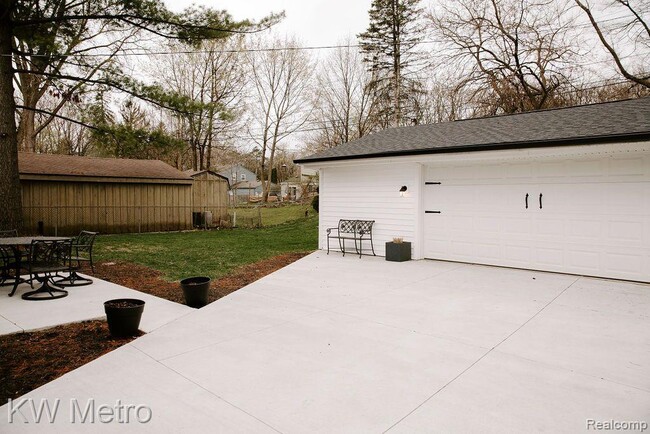 Building Photo - 973 Allen Dr