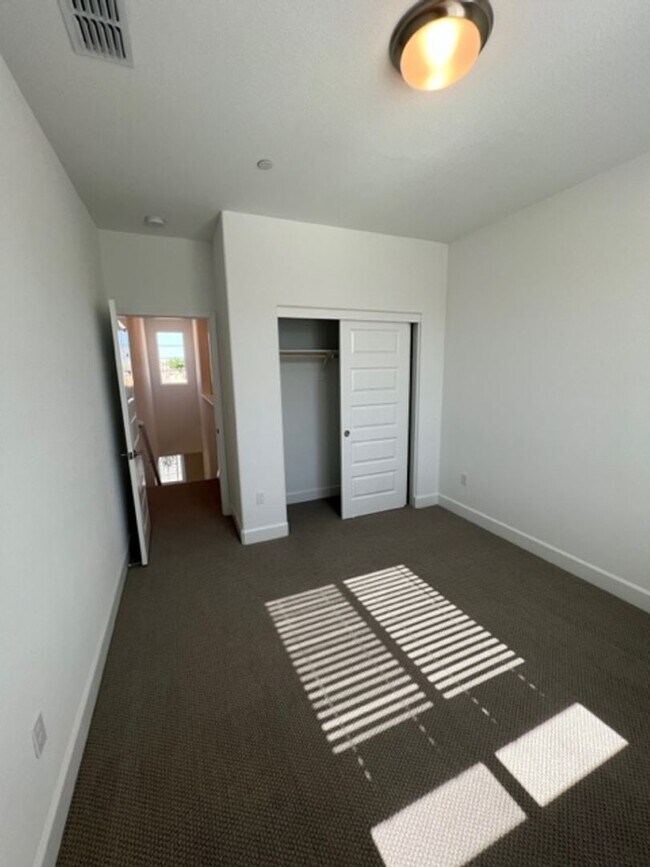 Building Photo - Newer Solar Home Walking Distance to Campus Oaks Shopping Center