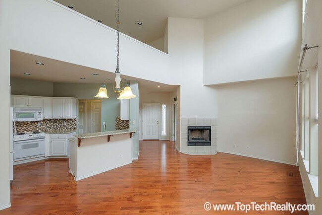Building Photo - Lovely Traditional 2BD · 2.5BA + Office/De...