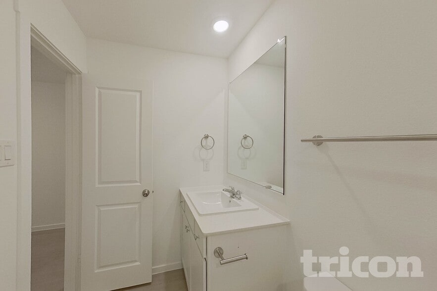 Building Photo - 1629 Baugh St