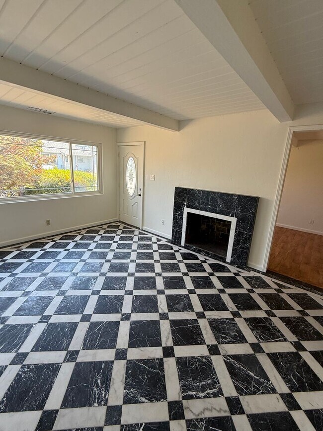 Building Photo - $3,700 / 4 BR - Comfortable 3-Bedroom Fremont Rental in Prime East Bay Location!