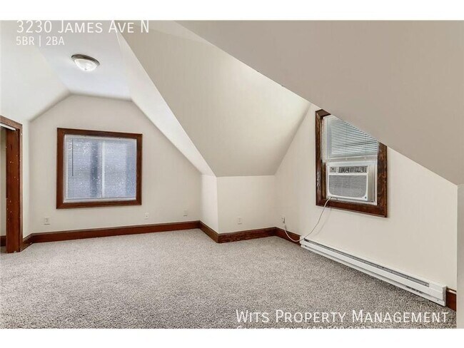 Building Photo - Great 5 BR / 1 BA side by side duplex unit