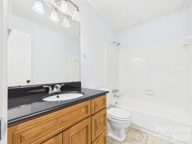 Building Photo - 8811 Hunter Ridge Dr