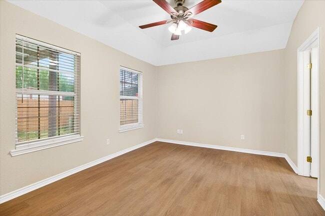 Building Photo - 3726 Sunnyville Dr