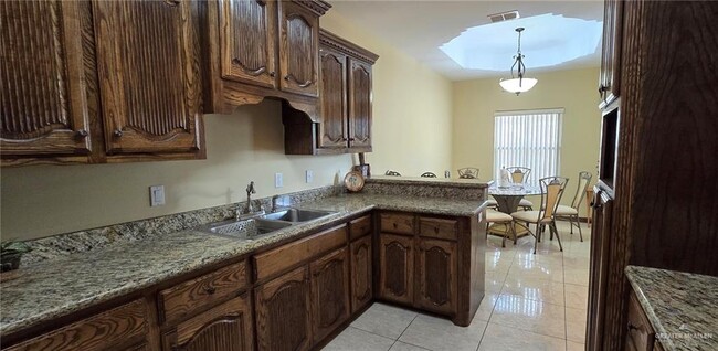 Building Photo - 12 Magdalena St