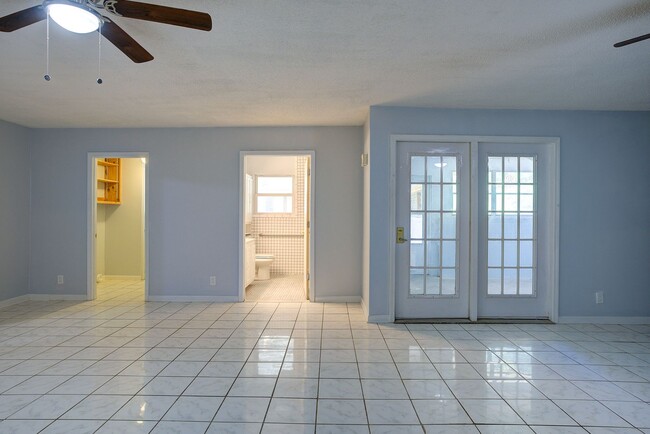 Building Photo - Very nice 4 bed 3 and a half bath home close to Boone Lake