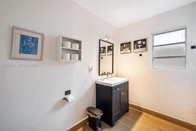 Building Photo - 3629 SW 12th St