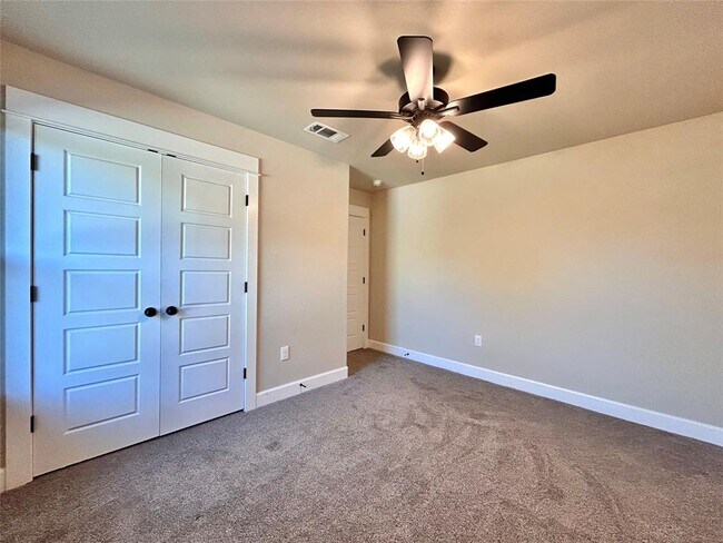 Building Photo - 112 Savage Cir