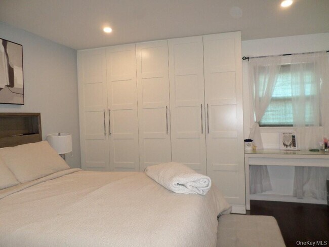 Building Photo - 8 Jodi Ln