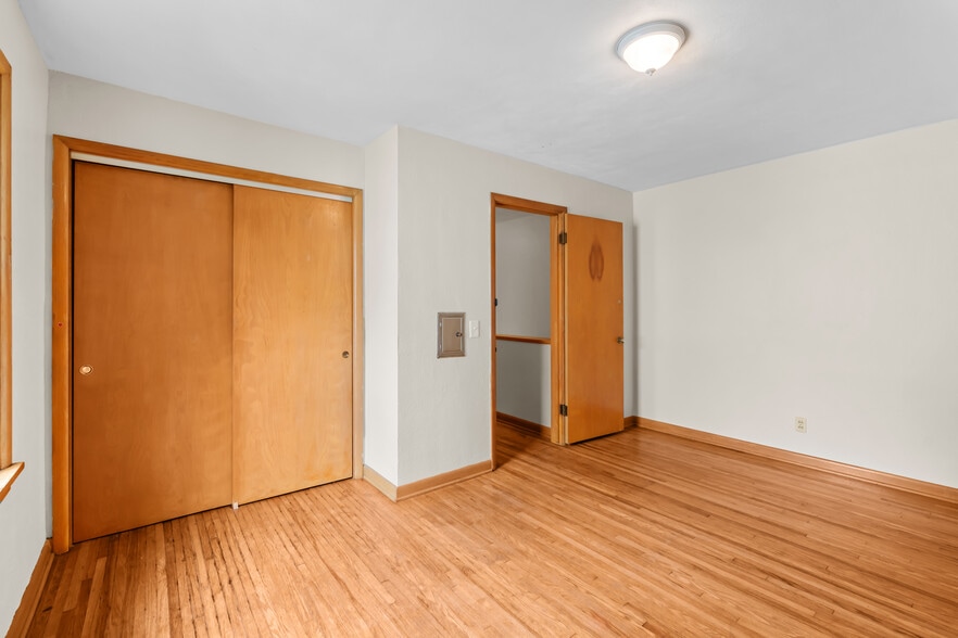 Building Photo - 2024 Southmoor Dr