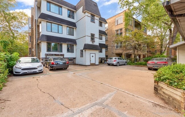 Building Photo - 643 Hinman Ave
