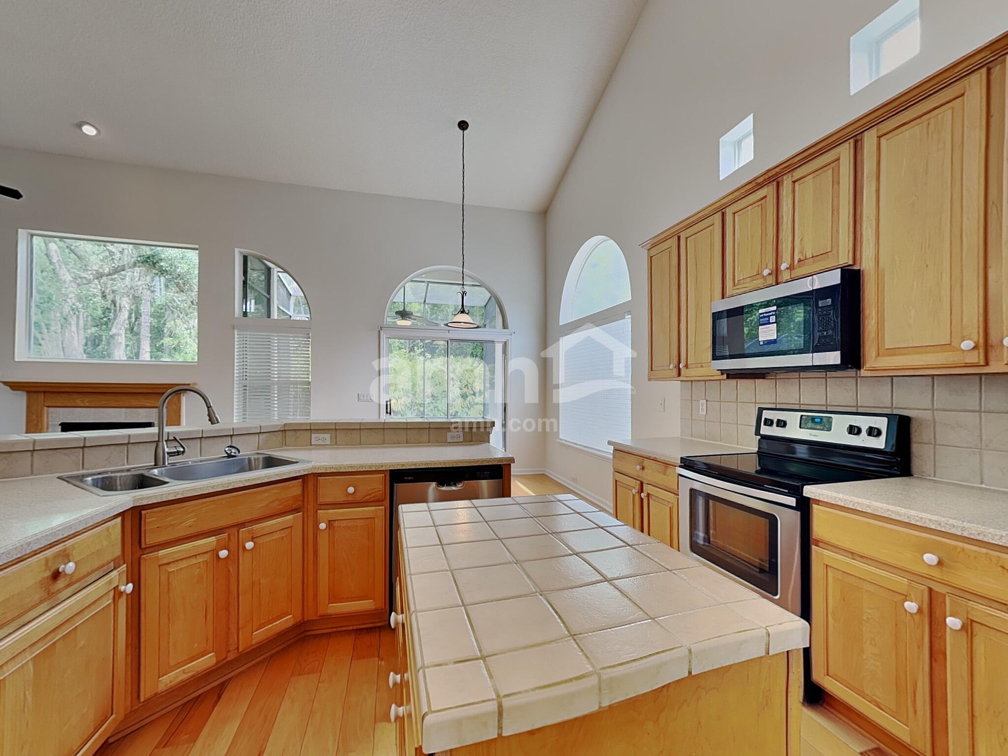 Building Photo - 240 Sweetbrier Branch Ln