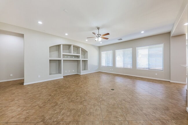 Building Photo - 1812 E South Mountain Ave