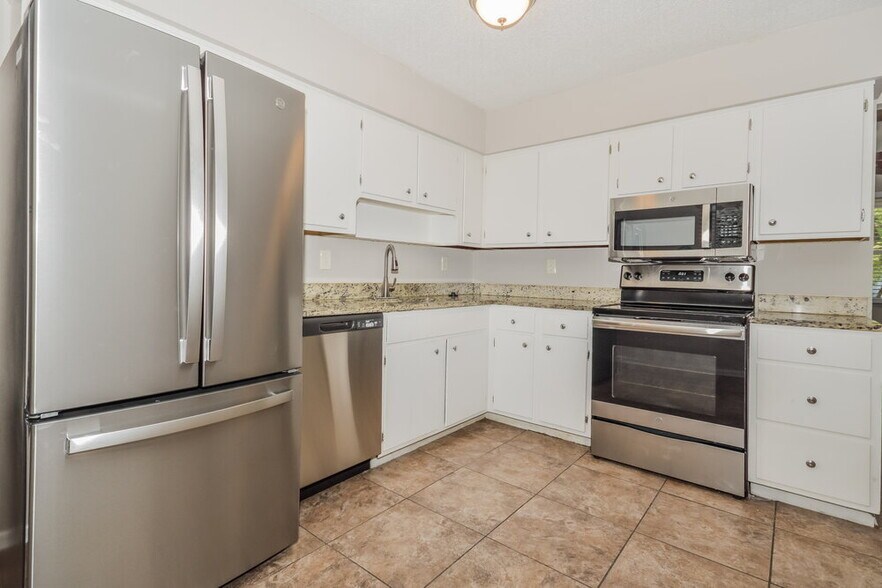 Building Photo - 4404 Mesa Ct