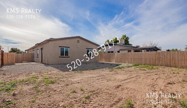 Building Photo - 1304 S 5th Ave