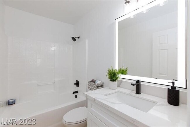 Building Photo - 971 Grand Cerritos Ave