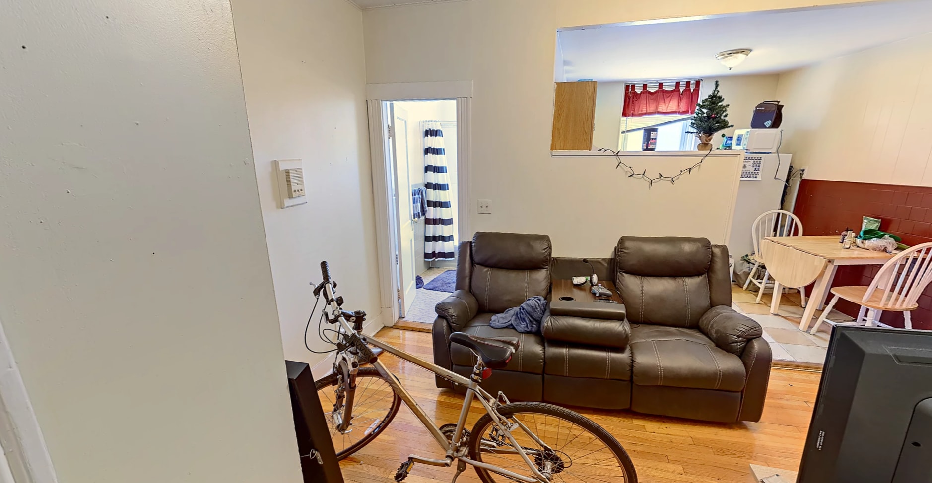 Building Photo - 126 Warren St