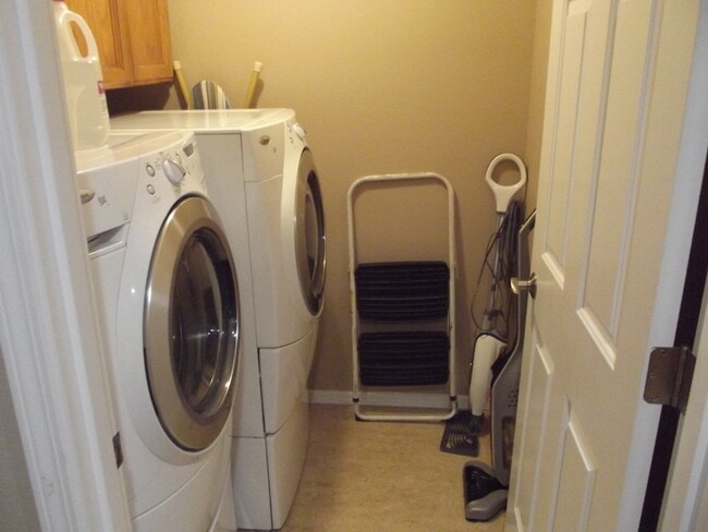 Building Photo - NIce Home