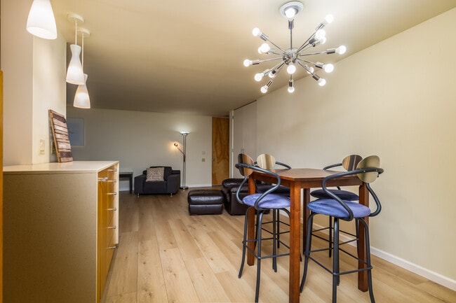 Building Photo - 3200 6th Ave