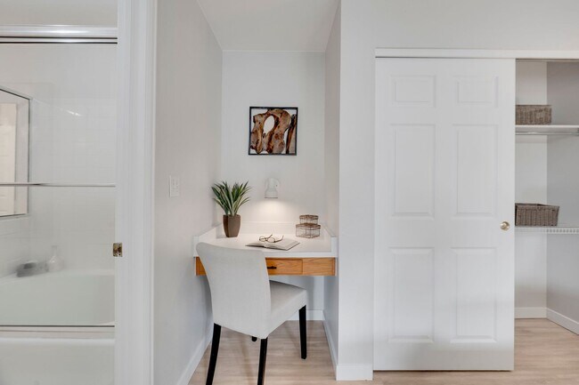 Building Photo - Charming 2 bed 1 bath Condo in Centennial!