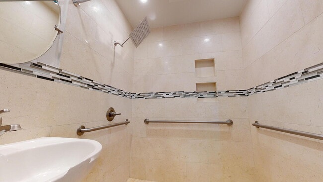 Building Photo - Spacious Single Family Home in Outer Missi...