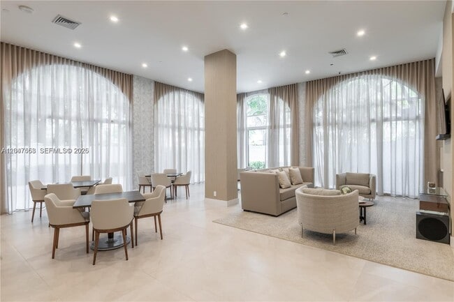 Building Photo - 3640 Yacht Club Dr