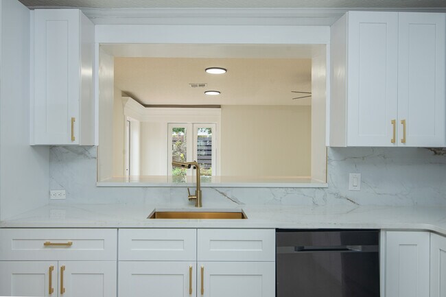 Building Photo - 111 Zoratoa Ave