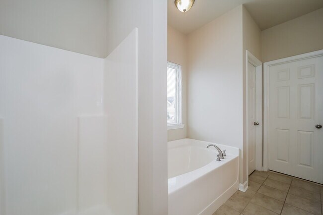 Building Photo - 176 Prescott Dr