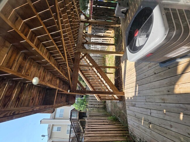 Building Photo - 406 Knollwood Ct
