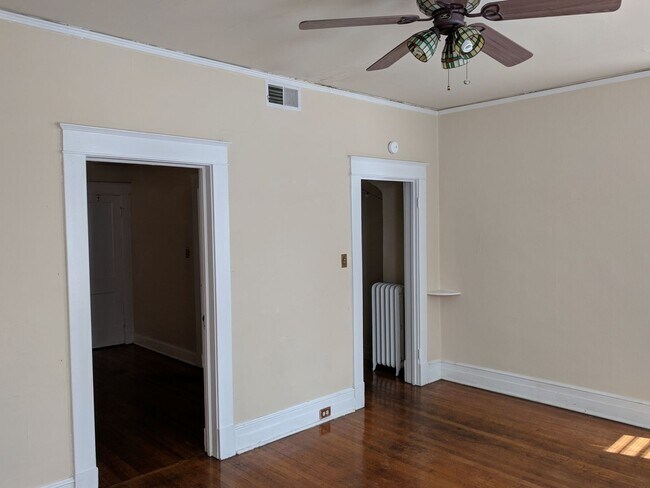 Building Photo - 118 S Colonial Ave