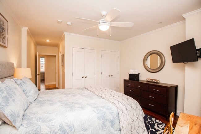 Building Photo - 1008 Tremont St