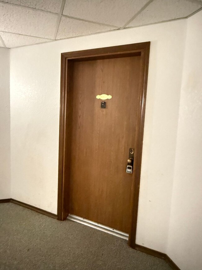Building Photo - Well Maintained 2BD/2BTH Lynnwood Condo for Lease in Gated Community!