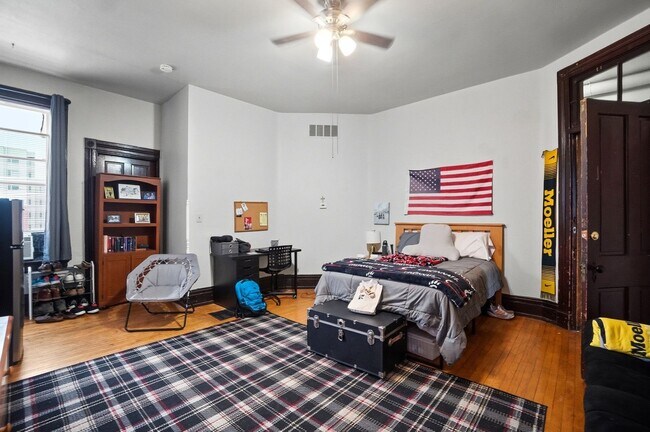 Building Photo - 6 bed/2 bath on Wheeler St., Mins. from UC for Only $650/pp ($3900/mo)!