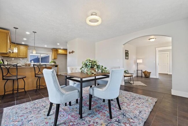 Building Photo - 3718 Custer Dr