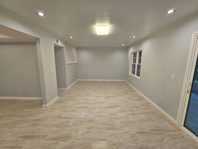 Building Photo - 35 Summercreek Dr