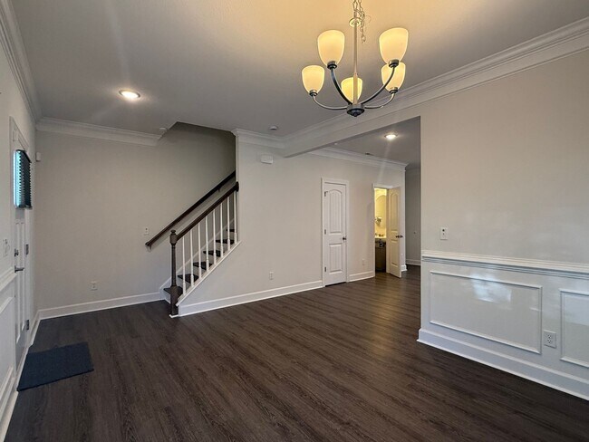Building Photo - Like New Norfolk Single Family Home