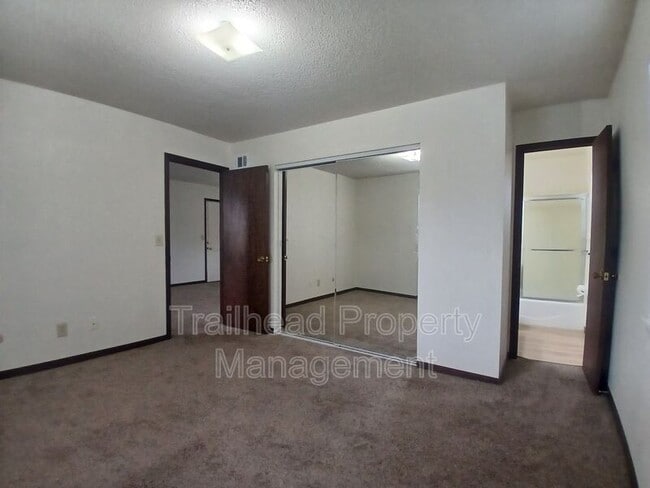 Building Photo - 1301 E Frederick St